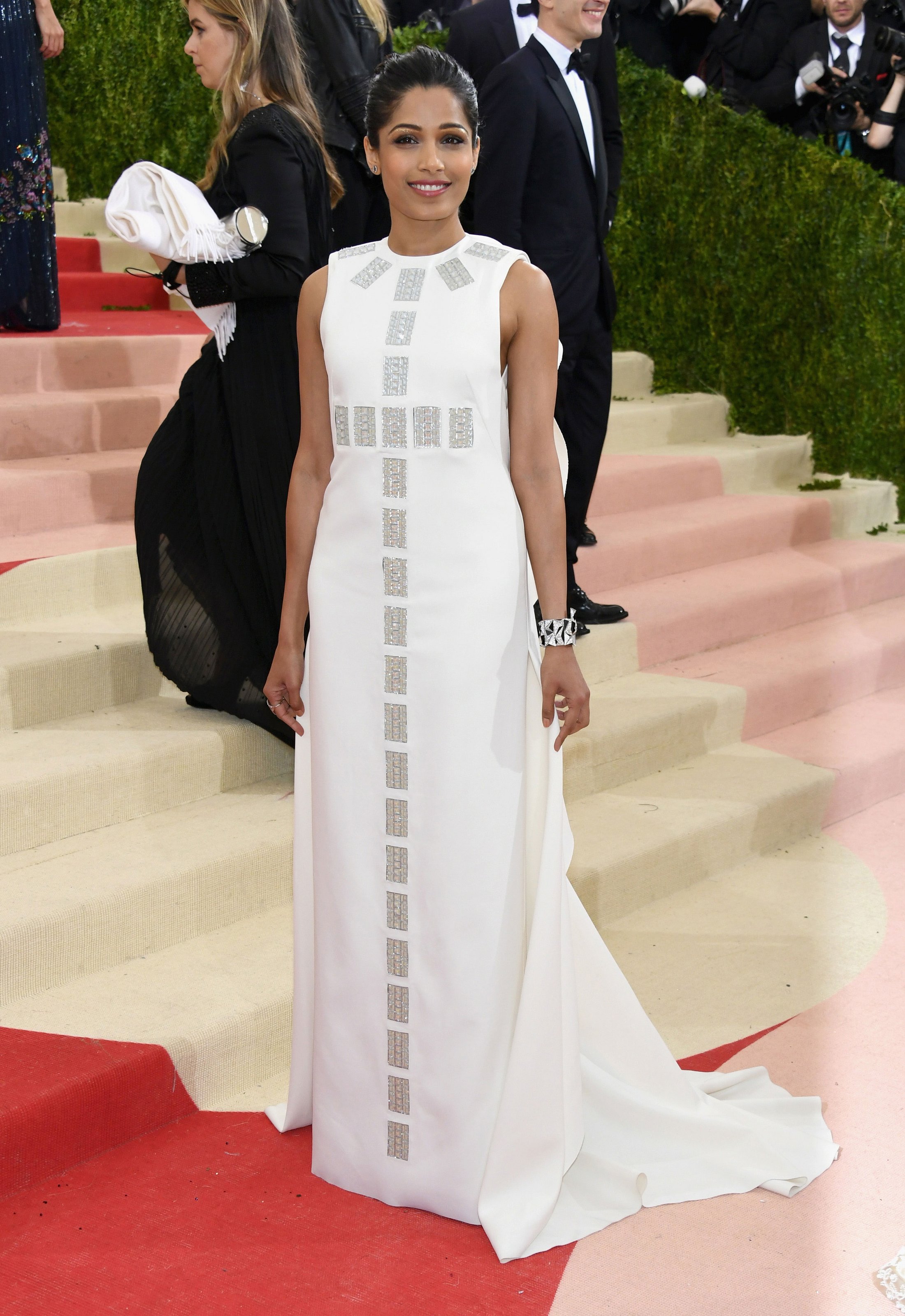 Freida-Pinto.jpeg
