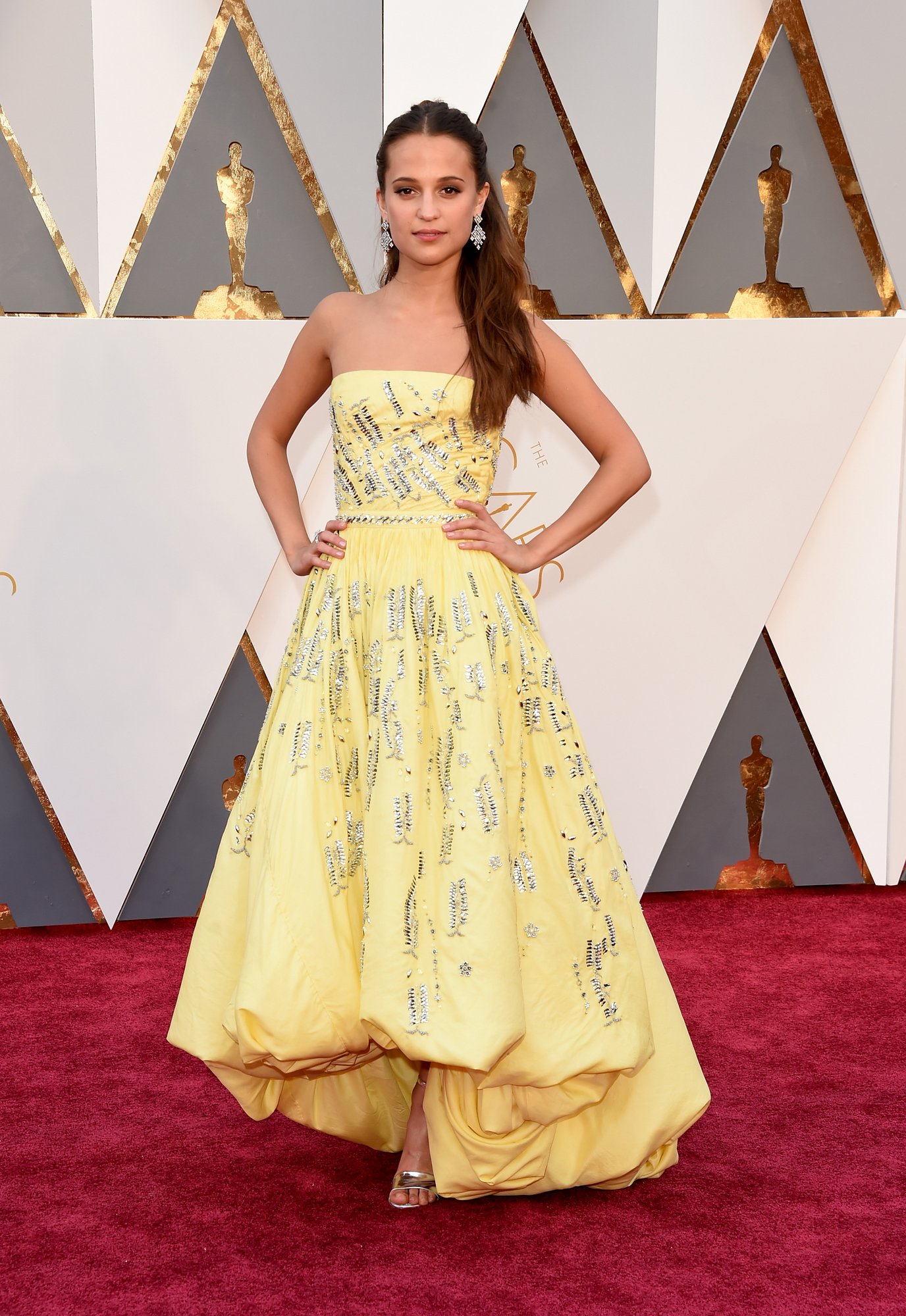 alicia-vikander-oscars-red-carpet-2016.jpg