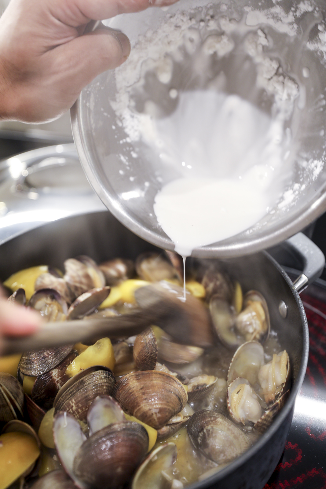 15MINCLAMS_LN_AMANDASAVINON_12.jpg