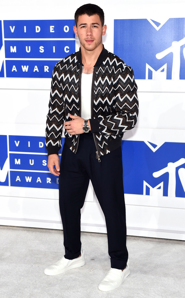 rs_634x1024-160828170411-634-nick-jonas-mtv-vmas-arrivals.82716.jpg
