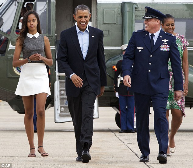 209BD94F00000578-3125377-Many_have_noted_the_style_overhaul_of_Malia_left_who_began_to_op-a-29_1434488571219.jpg
