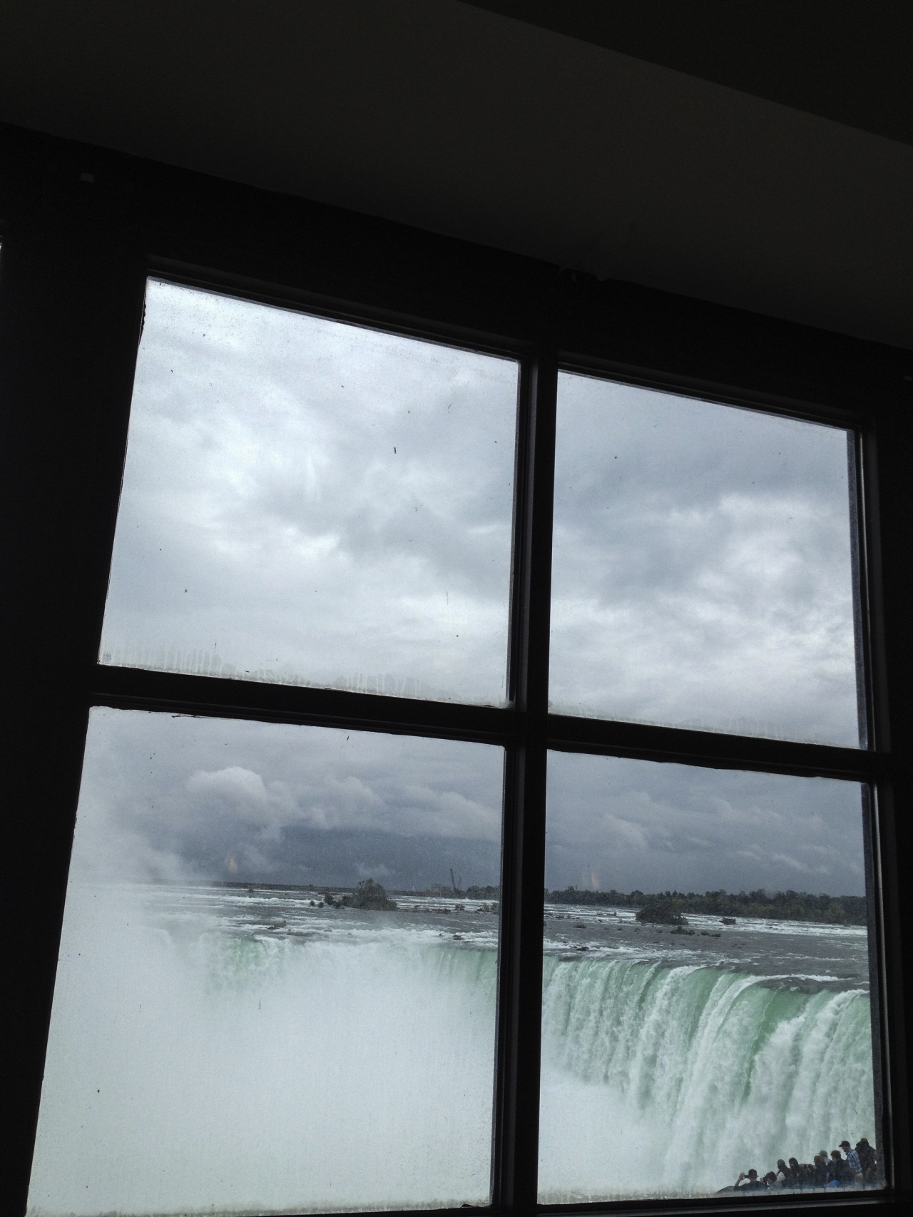 photo by amanda saviñón, niagara falls, 2013