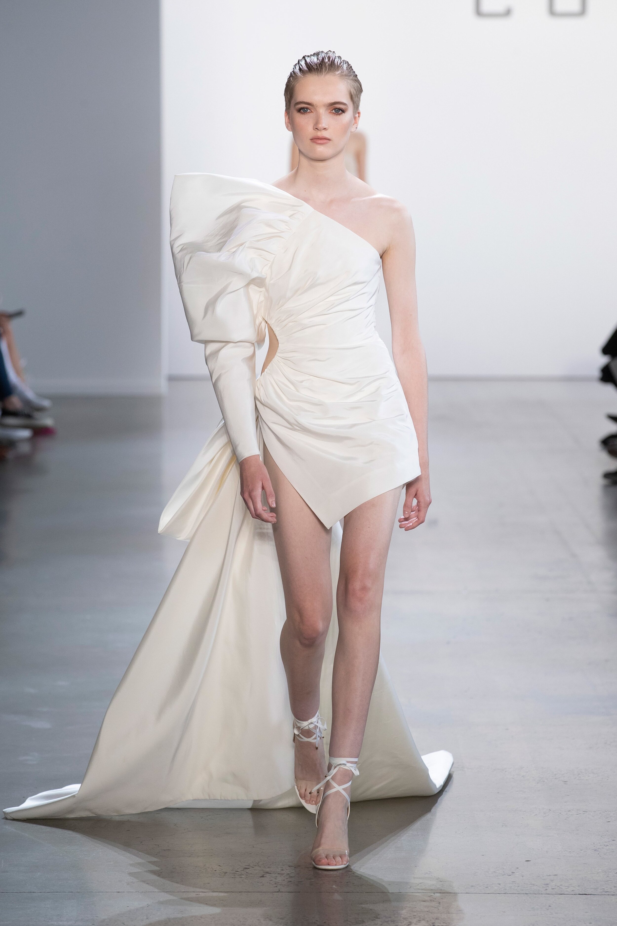 00016-Cong-Tri-Ready-To-Wear-Spring-2020.jpg