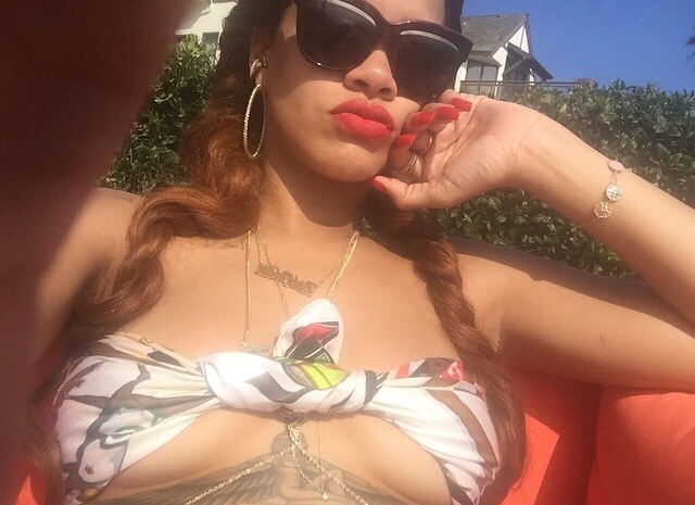 photo: @badgalriri on instagram